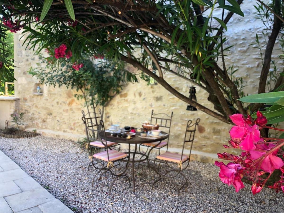 Maison Des Bourgades Saint-Julien-de-Peyrolas Esterno foto