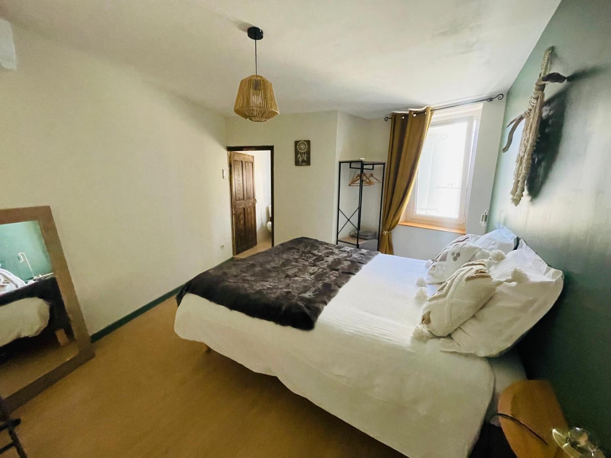 Maison Des Bourgades Saint-Julien-de-Peyrolas Esterno foto